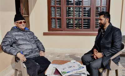 एमालेका अध्यक्ष  ओली र उपप्रधान तथा गृहमन्त्री लामिछानेबीच भेटवार्ता